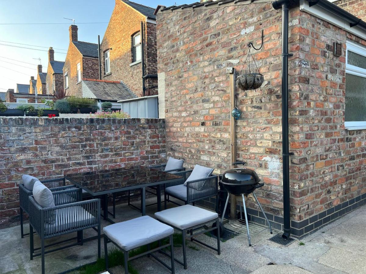 The Poppy Inn York Exterior photo